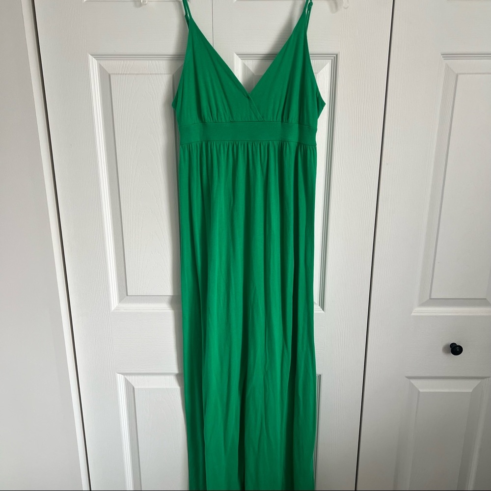 Xhilaration women’s medium green spaghetti strap v neck maxi dress